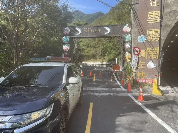 桃園雪霧鬧替代道路於下午2時50分提前搶通。（圖／桃園市政府提供）