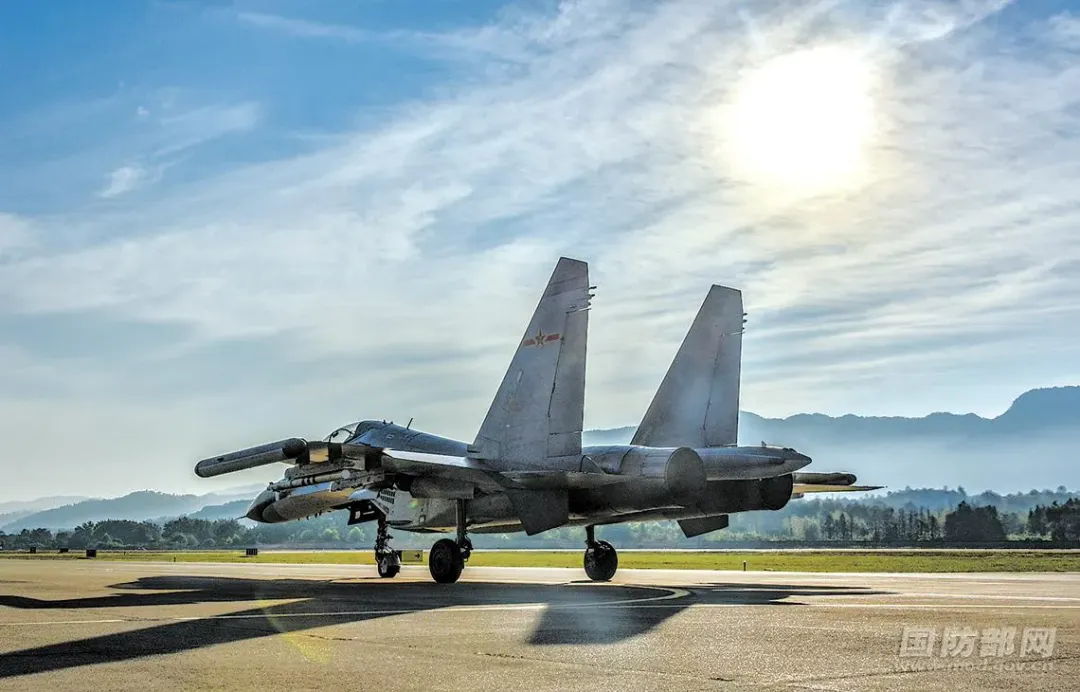 7月中旬,解放軍空軍航空兵某旅進行飛行訓練。(圖 /大陸國防部網)