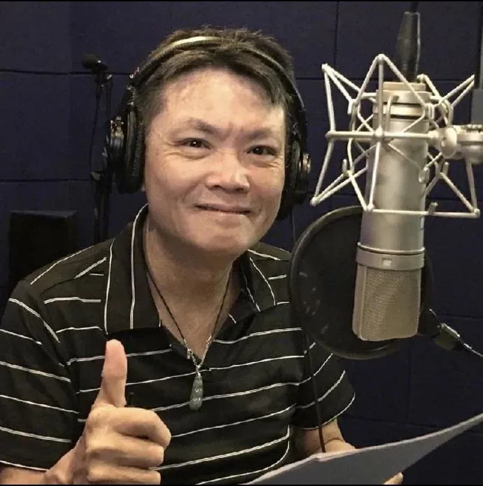 台灣知名配音員石班瑜已在17日中秋節當天上午11時41分病逝於大陸北京,享壽66歲。(圖/翻攝自微博@新浪電影)