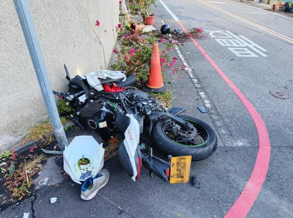 鄭男當下噴飛後撞上路旁盆栽。（圖／翻攝畫面）