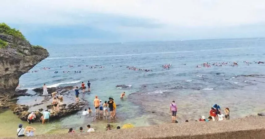 女子小美(化名)到小琉球學浮潛,和已婚男教練發展出婚外情。(圖/報系資料照)