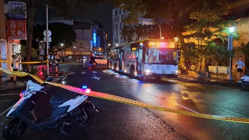 逃過死劫的學姐王女還原整起案件。(圖/翻攝畫面)