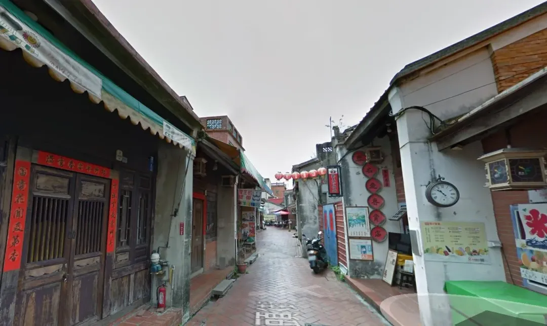 鹿港老街保留許多歷史建築，整條巷弄古色古香。（圖／Google Maps）
