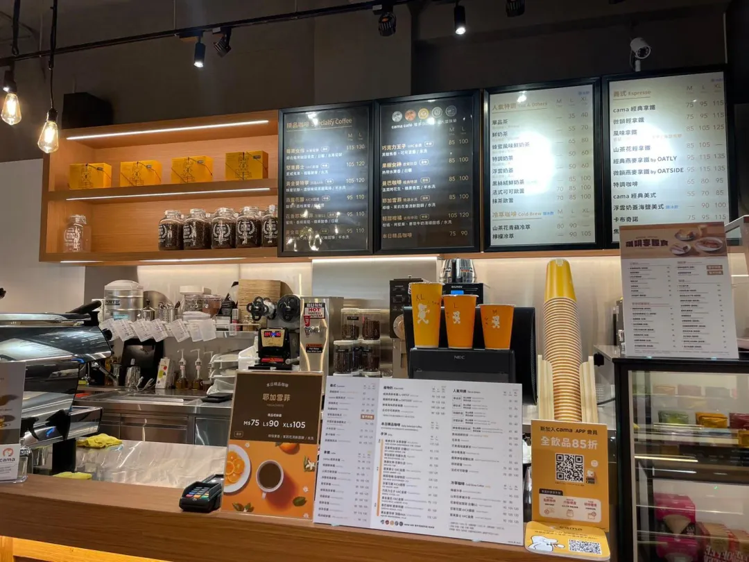 cama小港漢民店未歇業時店內趙。（圖／cama現烘咖啡專門店FB）