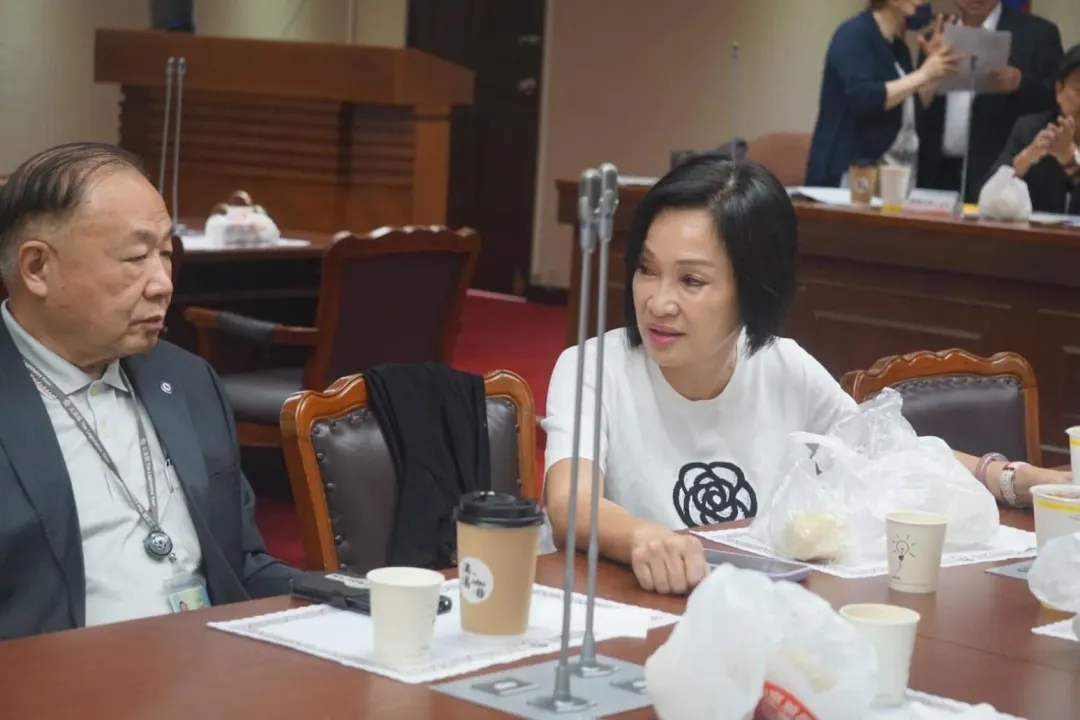葉匡時表示,柯志恩上次選完後並未離開高雄,又繼續深耕高雄,因此他認為柯志恩這次翻轉高雄很有機會。(圖取自柯志恩臉書)