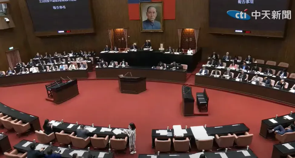 立院新會期20日開議，藍白立委將114年中央總預算案退回程序委員會。（圖/中天新聞）