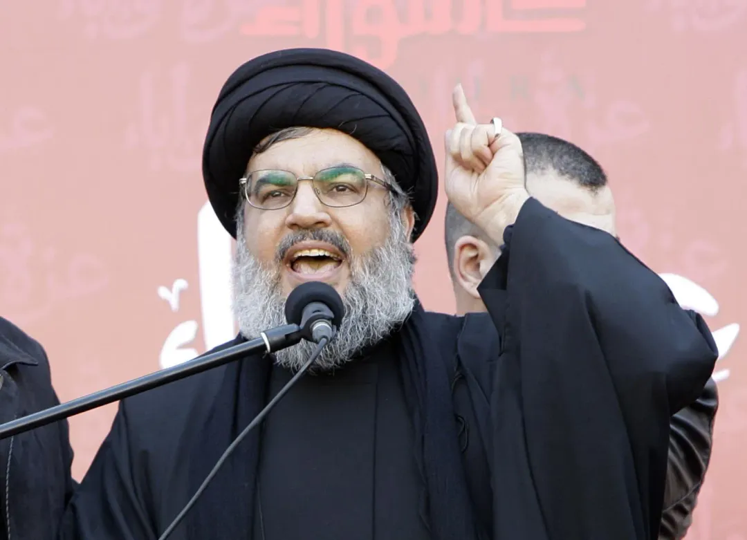 黎巴嫩真主黨領袖納斯拉勒(Hassan Nasrallah)被以色列軍方證實在27日空襲中身亡。(圖/美聯社)