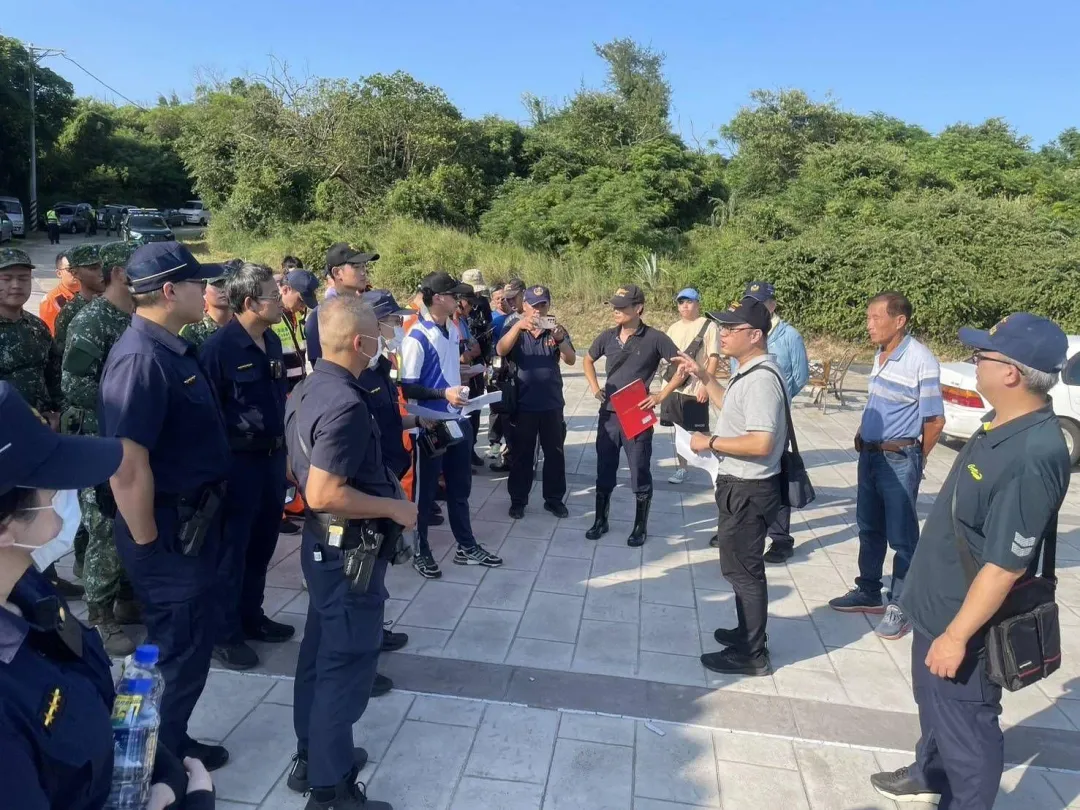 警消人員仍持續全島大搜索。（圖／翻攝畫面）