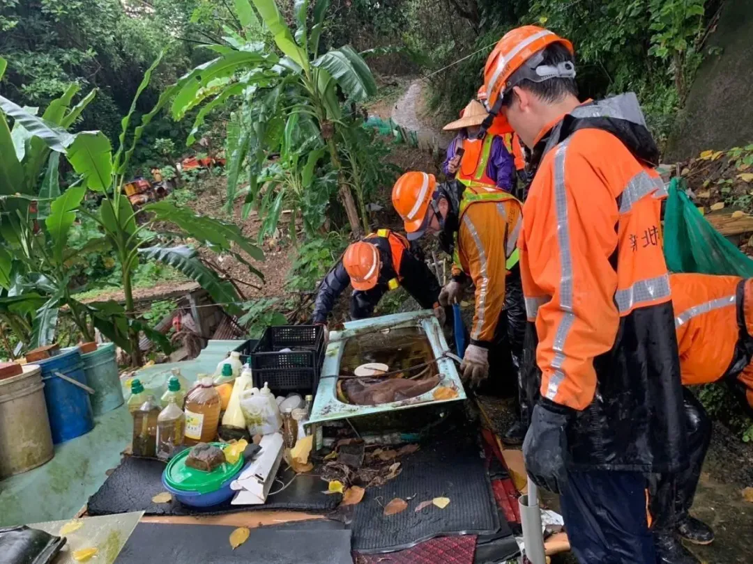 疾管署提醒,雨後應落實「巡、倒、清、刷」清除孳生源,以降低病媒蚊密度。(圖/衛生局提供)