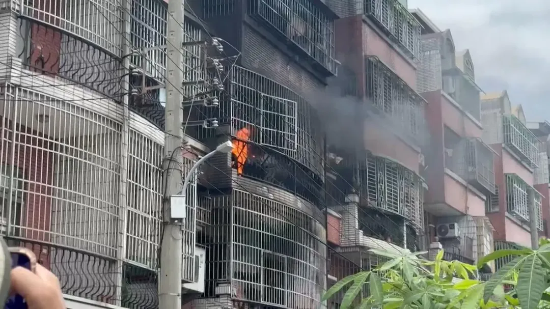 台中南區工學二街275巷的一處民宅,今上午12時30分發生火警。(圖/中天新聞)