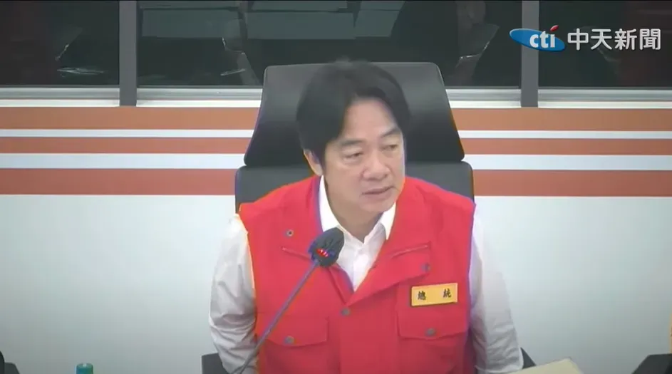 賴清德昨到中央災害應變中心聽取防颱應變情況。(圖/中天新聞)
