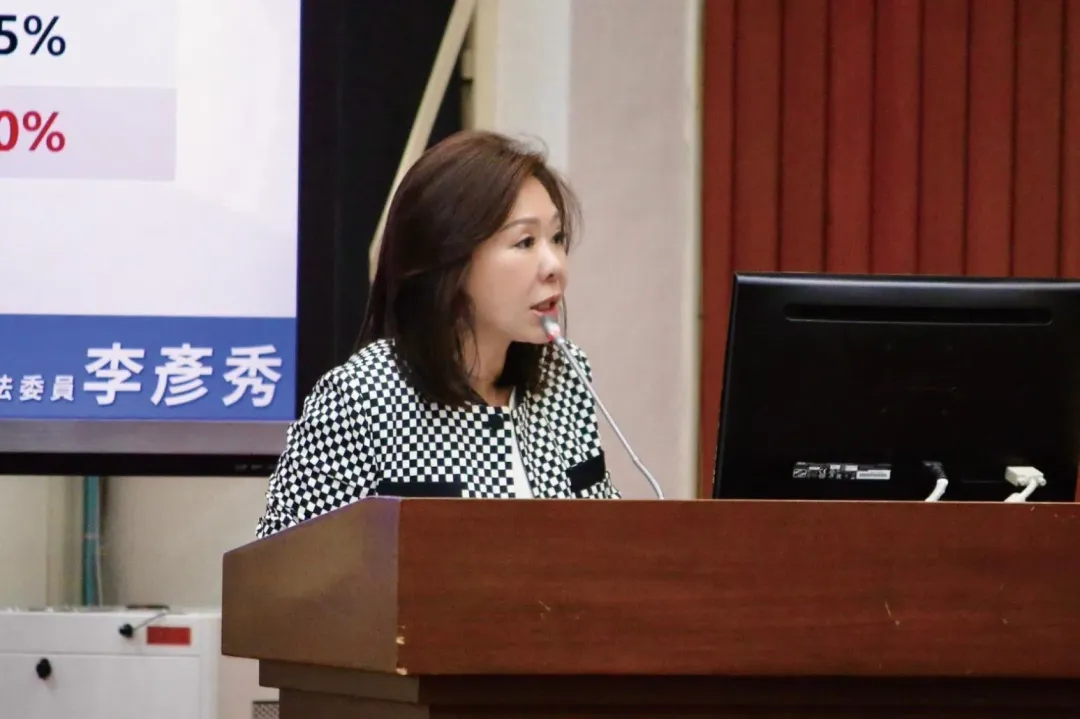 李彥秀喊話政府別讓孩子們怨恨我們一輩子。（圖／李彥秀辦公室提供）