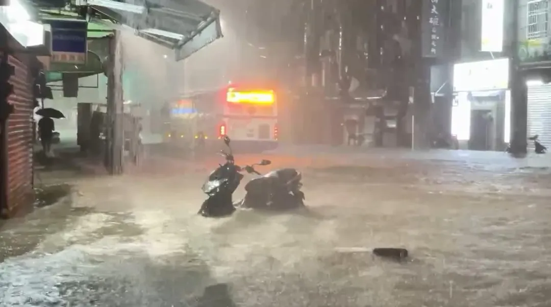 山陀兒颱風導致金山淹水。（圖／翻攝畫面）