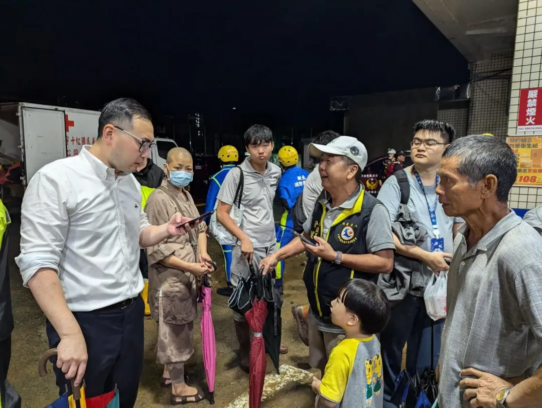 大雨重創金山、萬里，廖先翔前往救災第一線。（圖/翻攝廖先翔臉書）