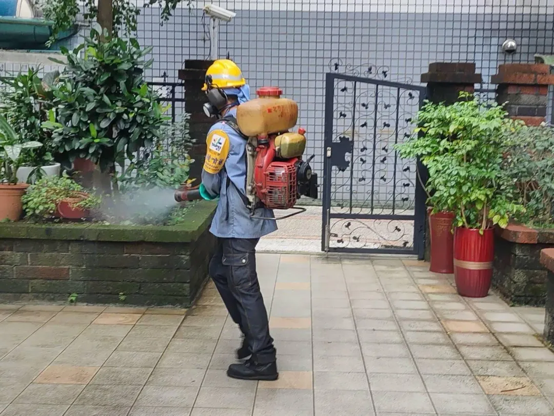 颱風後1週為登革熱防治關鍵期，請民眾持續落實「巡、倒、清、刷」，以清除病媒蚊孳生源，避免登革熱於社區蔓延。