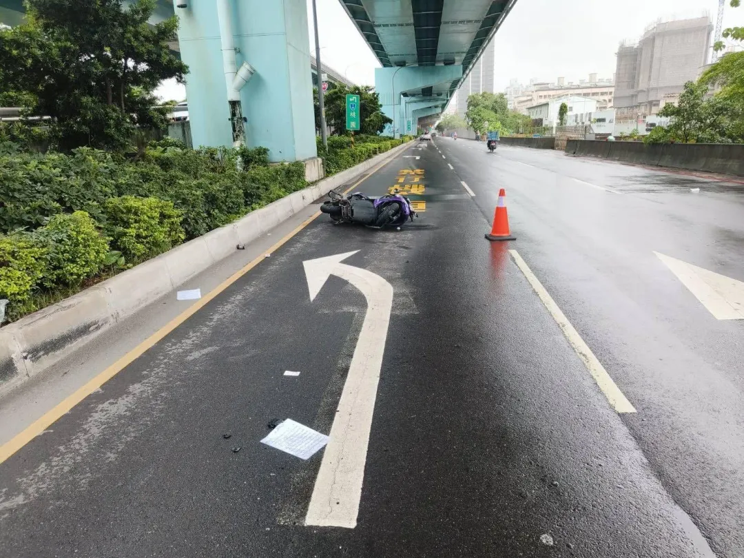 張女送醫後搶救不治身亡。(圖/翻攝畫面)