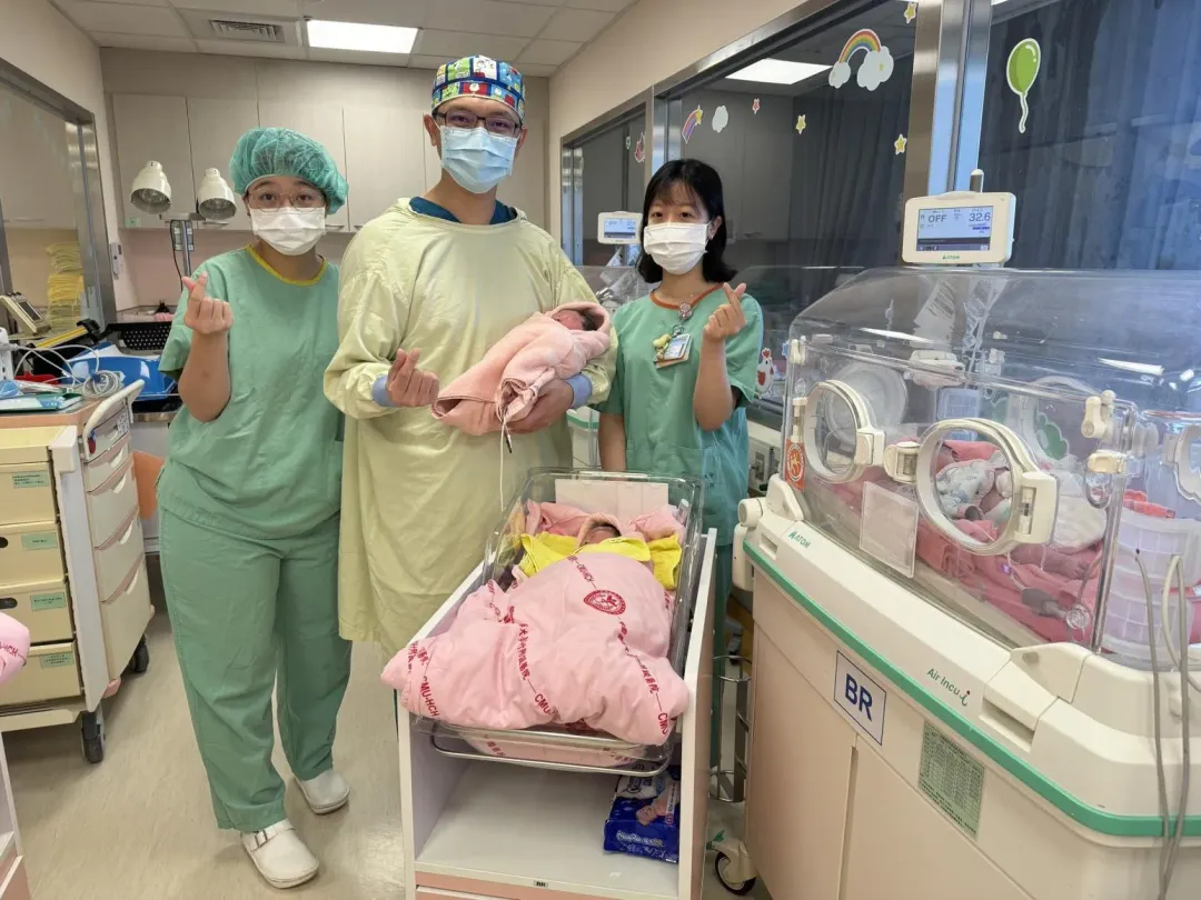 中國醫藥大學新竹附設醫院今天上午截至10:00,一共誕生三位國慶寶寶。(圖/中國醫藥大學新竹附設醫院提供)