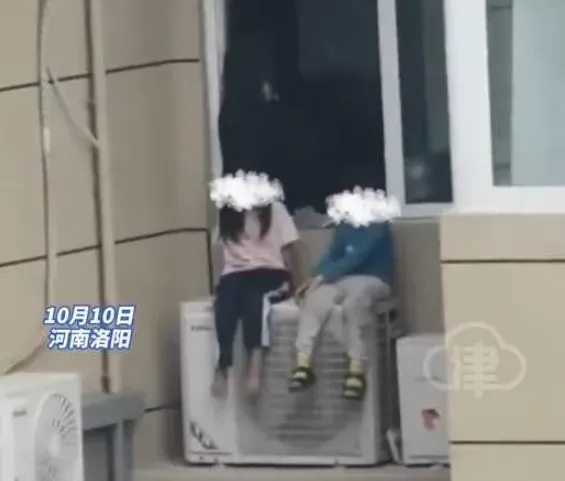 妻子禁止2個孩子入屋。(圖/翻攝自微博)