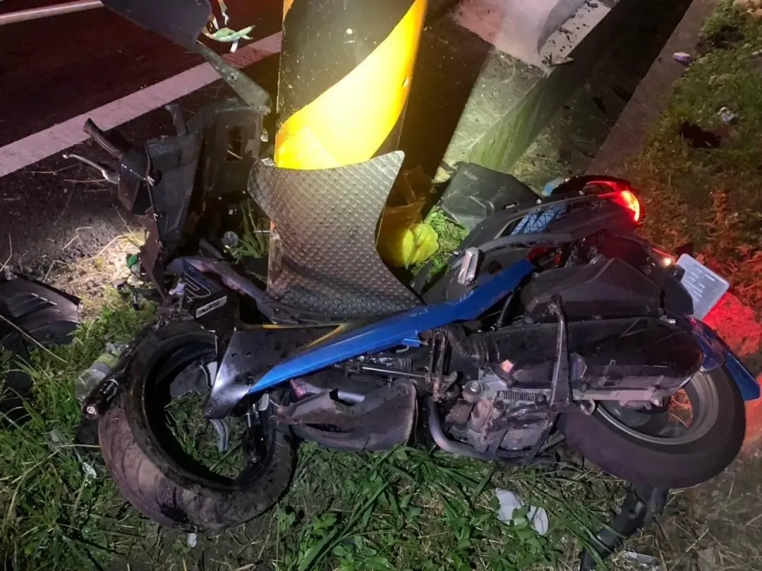 管男一車噴飛倒地。(圖/翻攝畫面)