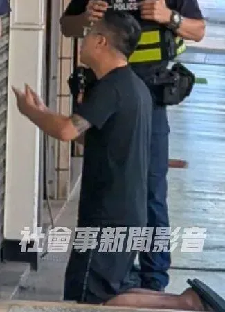 經警方協調勸解後，徐女同意支付曾男7000元，曾男才起身，讓這起下跪風波落幕。（圖/翻攝自社會事新聞影音）