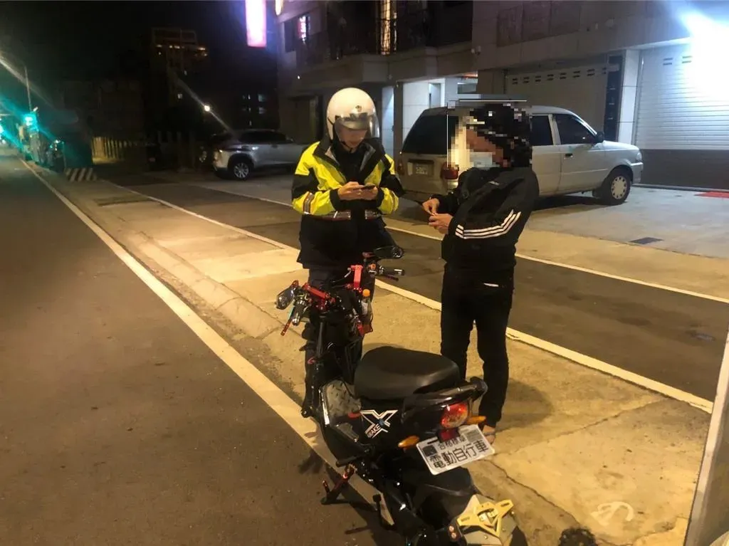 原稱「電動自行車」的「微型電動二輪車」已正式納管。(圖/警方提供)