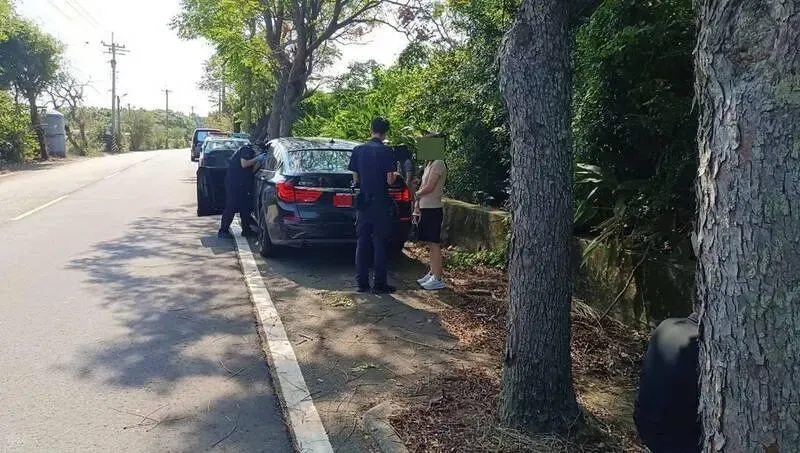 苗栗縣教師產業工會總幹事楊姓男教師，12日上午8點許，被發現躺在自身的BMW汽車內死亡。（圖／民眾提供）