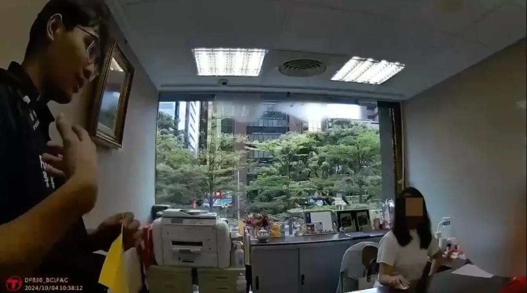 員警和理專阻止游婦匯款。(圖/翻攝畫面)