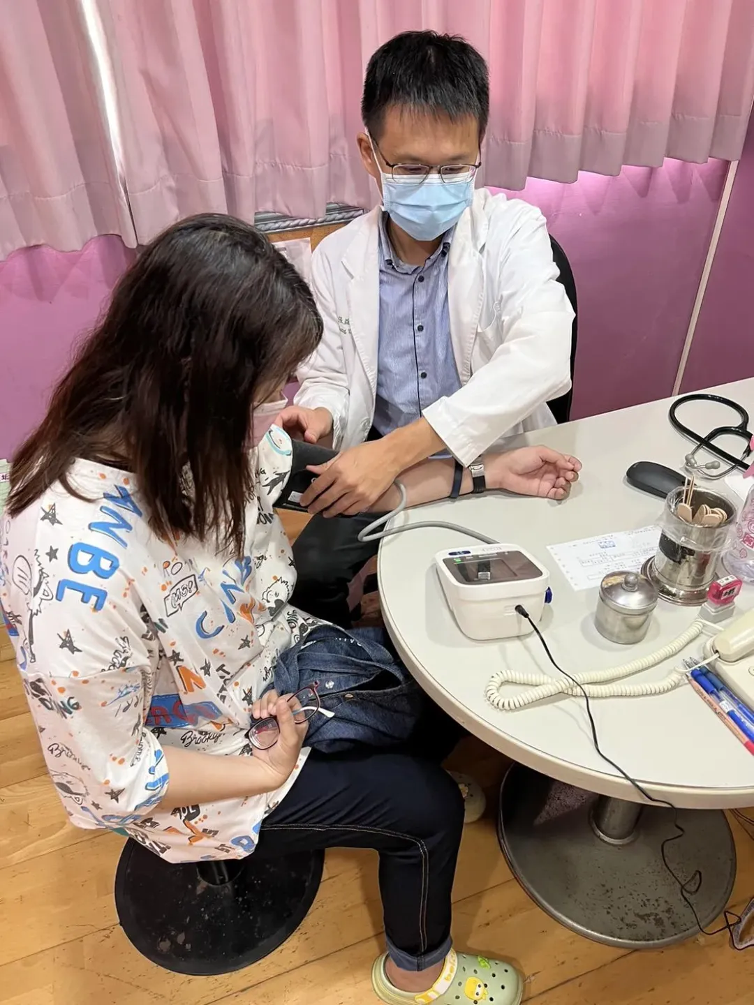 透過健康的飲食、規律的運動、控制體重和避免不良生活習慣等，可有效降低血脂水平，預防心血管疾病發生。（圖／安南醫院提供）