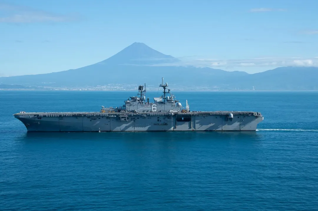 美國海軍的美利堅號直升機突擊艦，可搭載F-35B匿蹤戰機。(圖/美國海軍)