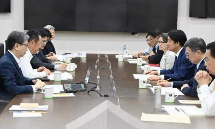 因應解放軍圍台軍演,賴清德總統主持國安高層會議。(圖/翻攝自賴清德臉書)