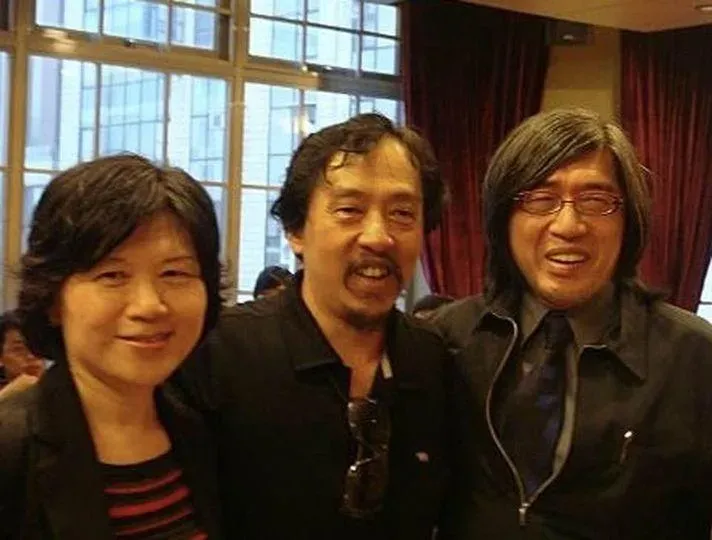 PChome董事長詹宏志(右)與弟弟詹宏達(中)及姊姊3人合影。(圖/翻攝自詹宏志臉書)