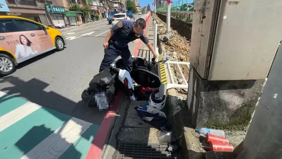 44歲男騎士當場失去生命跡象,送醫後宣告不治。(圖/警方提供)