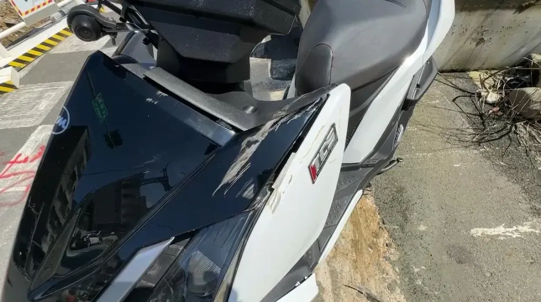 車殼毀損。(圖/警方提供)