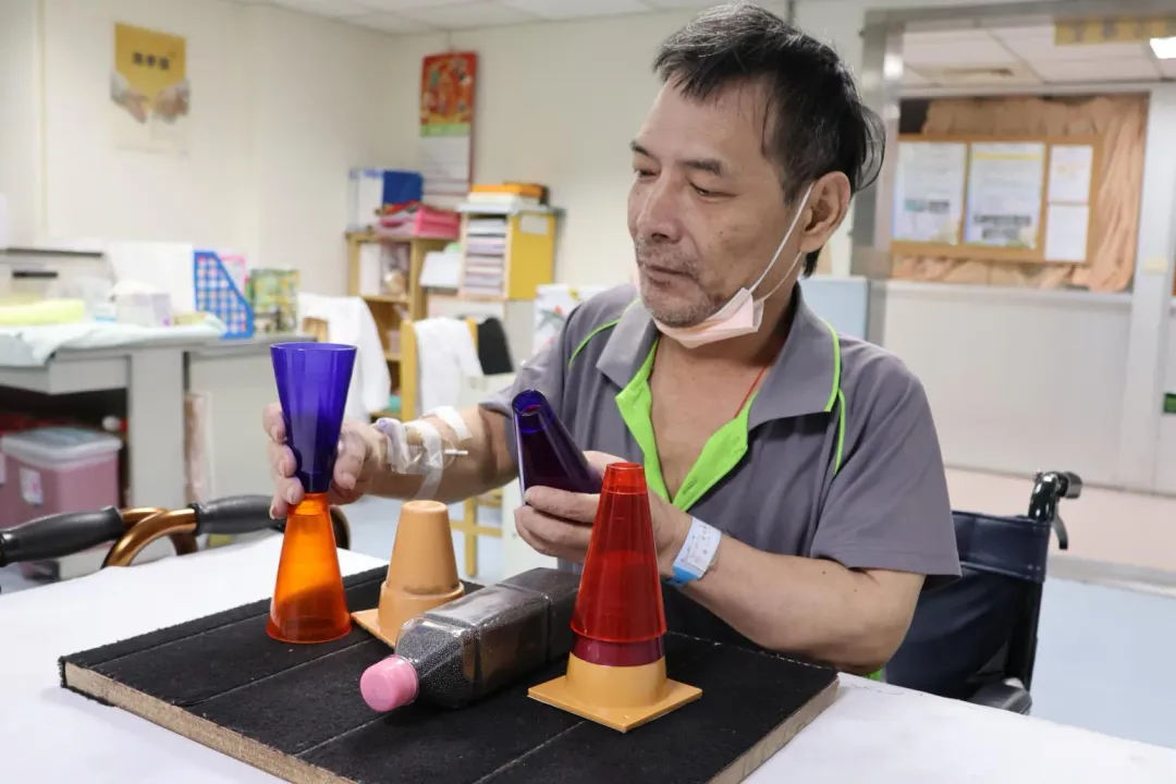 患者未依照醫囑按時服藥而中風,術後進行復健。(圖/大甲李綜合醫院提供)