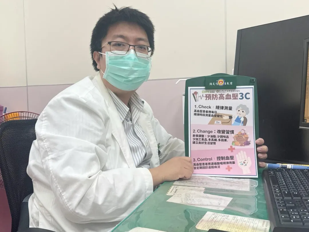 大甲李綜合醫院神經內科醫師張峻誠提醒高血壓患者,要遵照醫囑。(圖/大甲李綜合醫院提供)