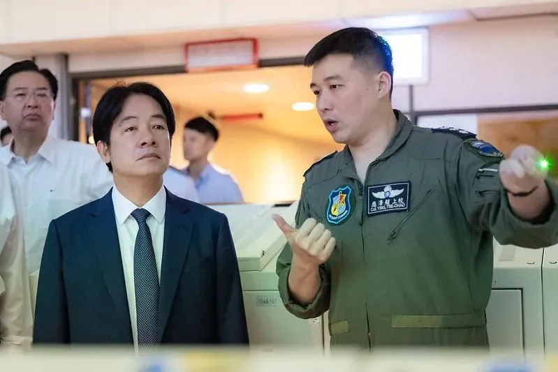 賴清德前往空軍作戰指揮部視察。(圖/總統府提供)