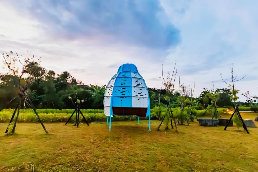 李承亮於萬里大鵬足湯公園展出《氣候中站》，展期延至11月20日。(圖/北觀處提供)