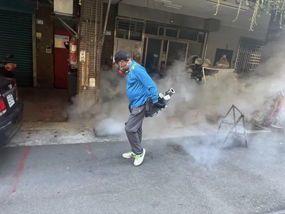 唯有落實清除積水容器不養蚊,才能避免登革熱的發生。(圖/新北市衛生局)