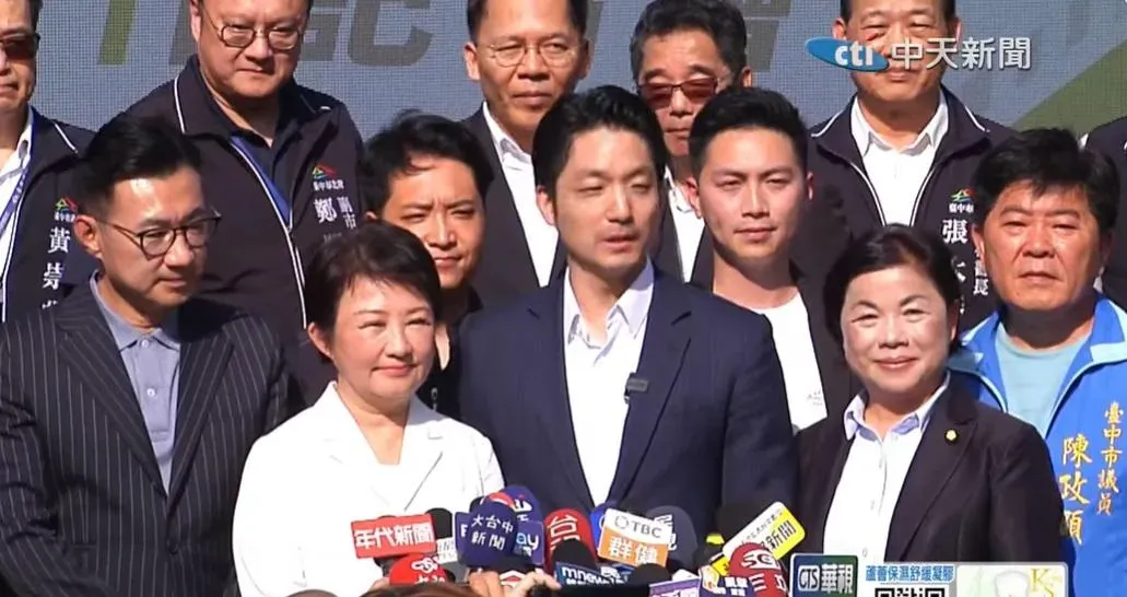 台中市長盧秀燕21日下午與台北市長蔣萬安簽署中捷藍線合作備忘錄。(圖/中天新聞)
