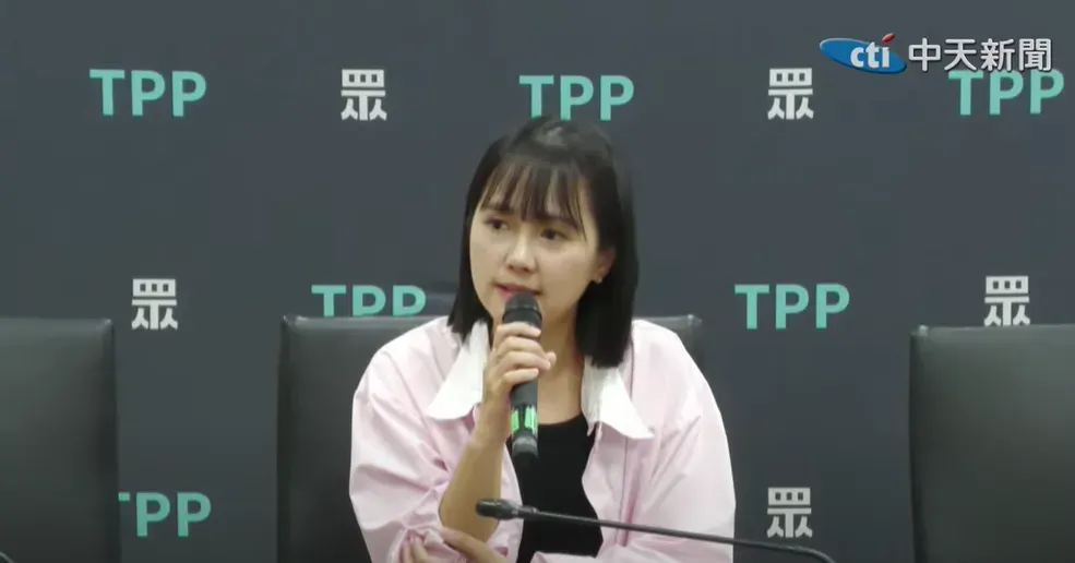 吳怡萱今受訪表示,民眾黨會做柯文哲家人最強後盾,也希望黨公職發言要謹言慎行,不要傷害柯文哲家人。(圖/中天新聞)