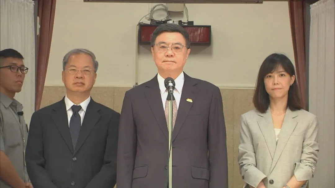 卓榮泰表示,若行政官員被列為被告,且是社會矚目案件,就會依法停職。(圖/中天新聞)
