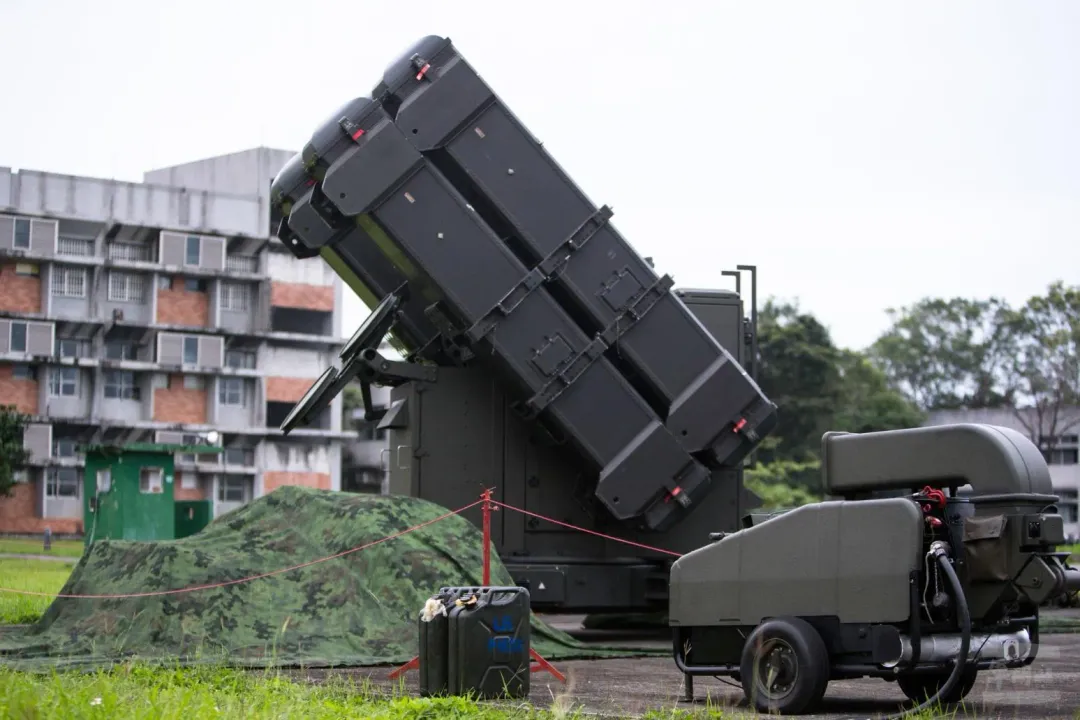 花蓮空軍基地的天兵系統麻雀飛彈發射器。(圖/軍聞社)