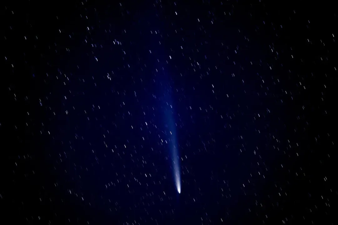 網友在車城福安宮捕捉到紫金山-阿特拉斯彗星的蹤影。(圖/網友Plus Aqua授權提供,下同)