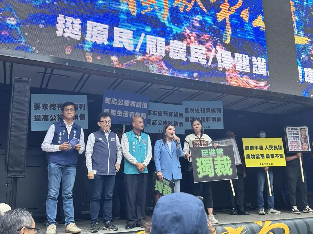國民黨雲林縣議員李明哲(左一)表示受農民所託一定要北上陳抗。(圖/中天新聞)