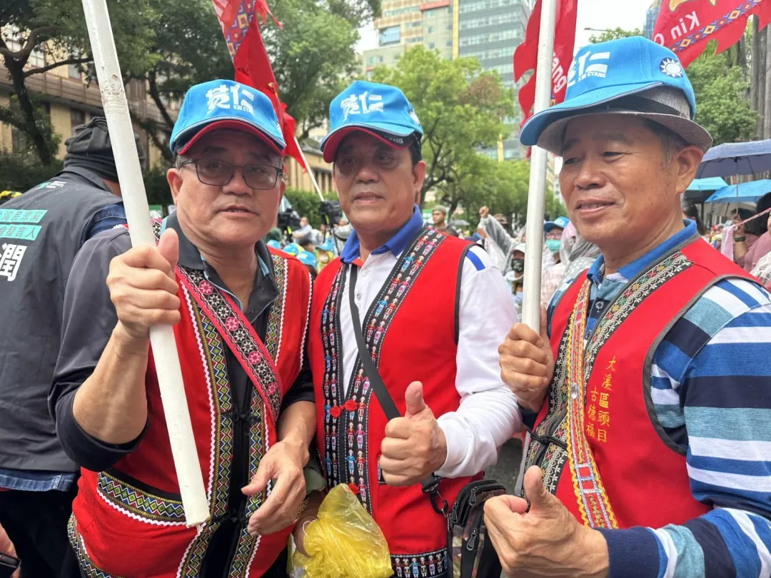 黃仁桃園服務處主任陳泰宇(中)表示原住民對政府相當憤怒。(圖/中天新聞)