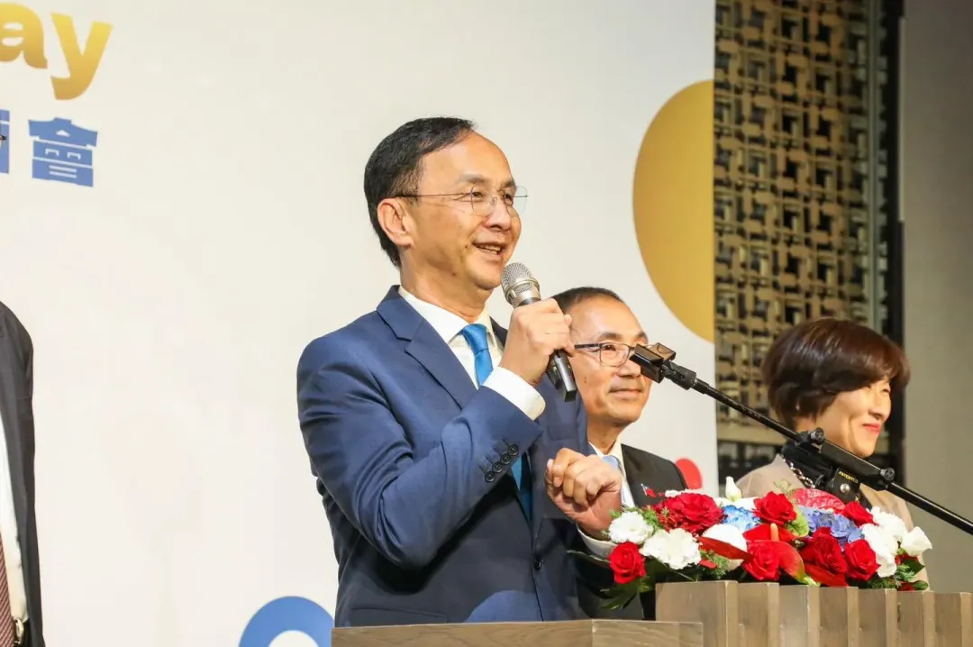 朱立倫今表示,最近立院在討論國定假日的增加,他認為台灣光復節應該改為國定假日。(圖取自朱立倫臉書)