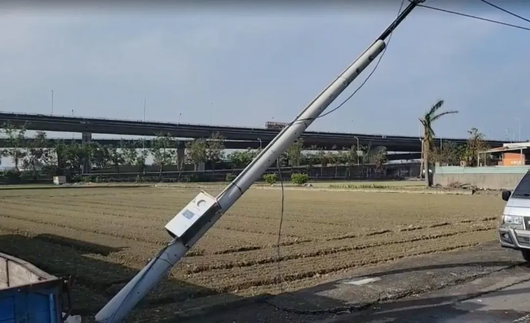 所幸這起事故並未造成太大影響，已全力搶修中。（圖／中天新聞）