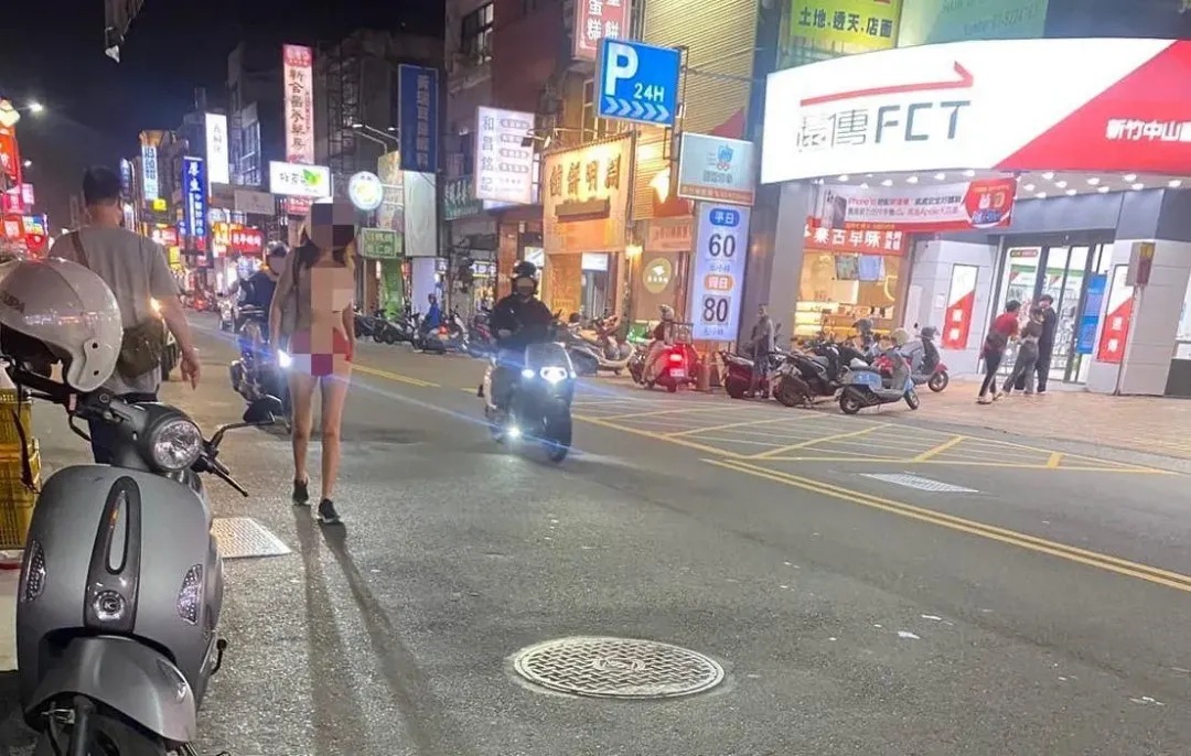 新竹中正路出現只穿紅內褲的裸女。(圖/新竹人新竹事FB)