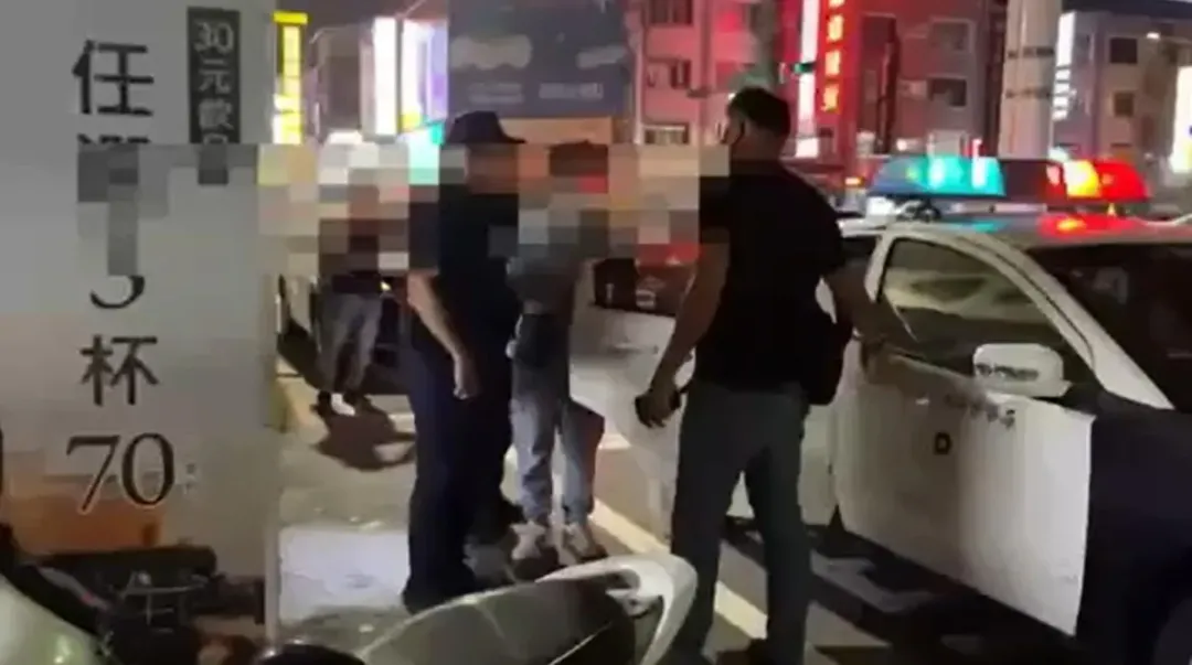 棋牌社涉賭，帶回26名賭客究辦。（圖／警方提供）