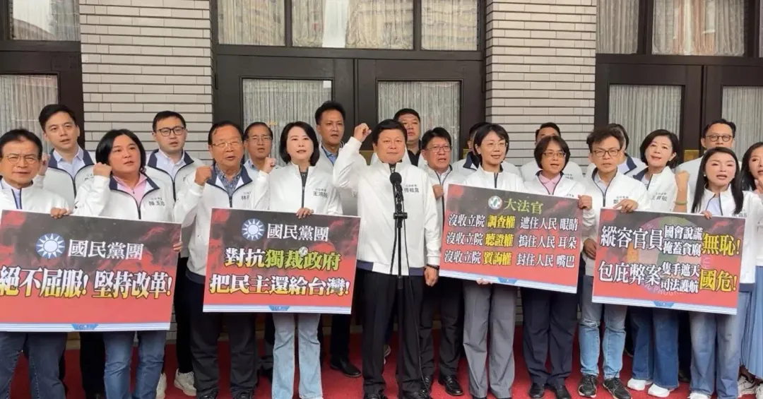 綠營黨團總召柯建銘喊大罷免藍委,網路民調卻一面倒,呈現藍營成功反殺的看法。(圖/中天新聞)
